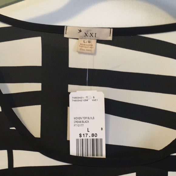 Black and white light weight tank top - Picture 3 of 3